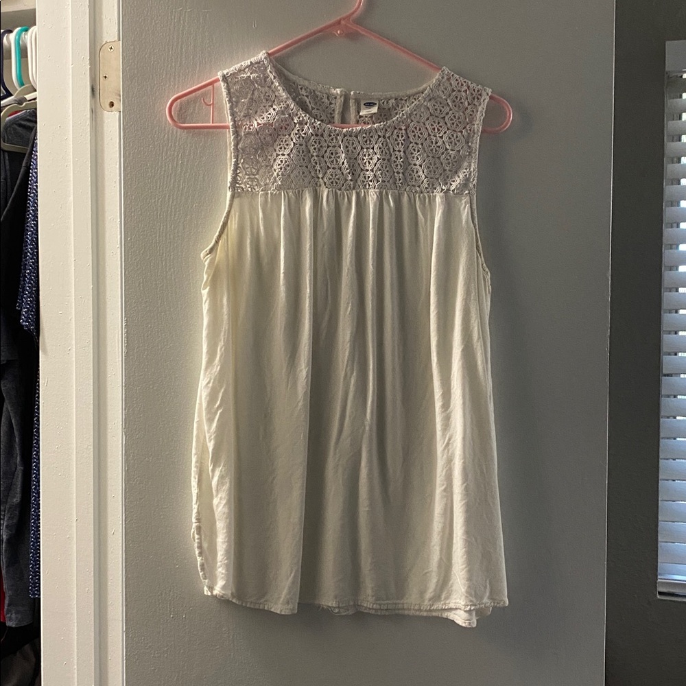 Old Navy Cream Lace Sleeveless Top
